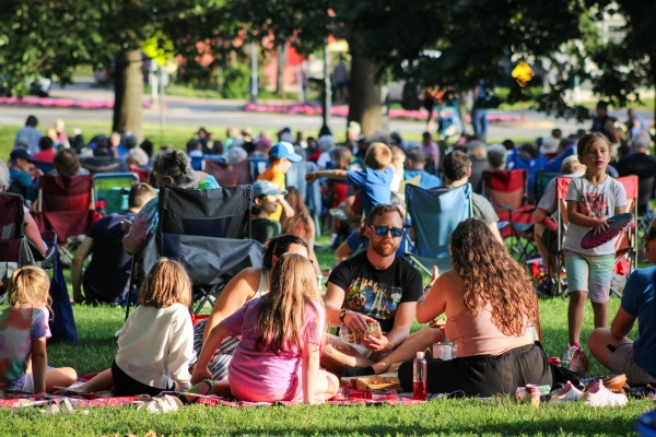 Family picnic at Music on the Mall