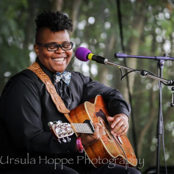 crys matthewsUrsulaHoppe